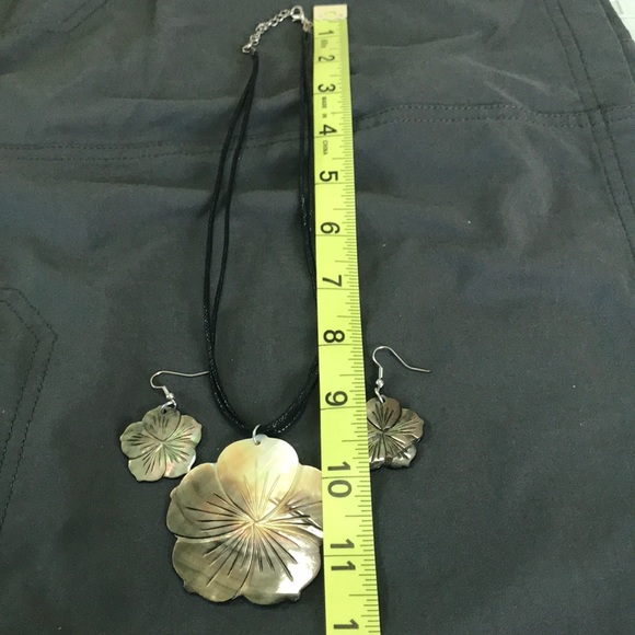 Shell necklace earrings set from Hawai’i - Picture 10 of 10